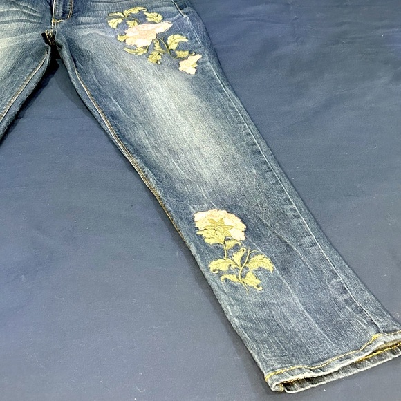 Code Bleu Gracie Bestie Jeans w/Flowers, size 6 - Picture 2 of 10